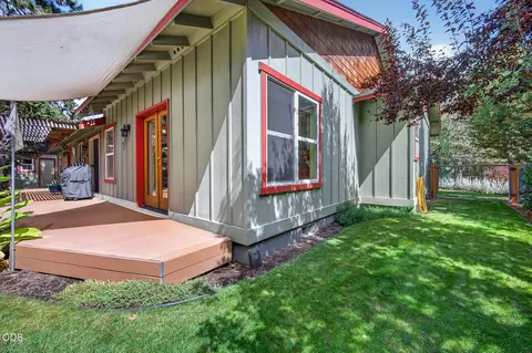 Exterior - 60947 Garnet St, Bend, OR 97702 photo 6 of 11
