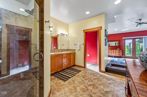 Bath - 60947 Garnet St, Bend, OR 97702 photo 4 of 6