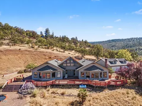 6590 Hillcrest Rd, Medford, OR 97504