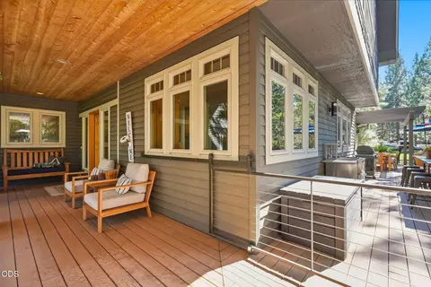 Exterior - 3028 NW Underhill Pl, Bend, OR 97703 photo 5 of 16
