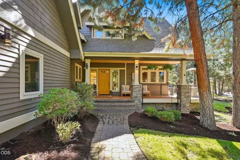 Exterior - 3028 NW Underhill Pl, Bend, OR 97703 photo 3 of 16