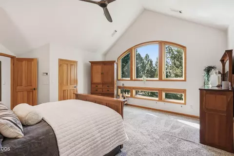 Bedroom - 3028 NW Underhill Pl, Bend, OR 97703 photo 3 of 6
