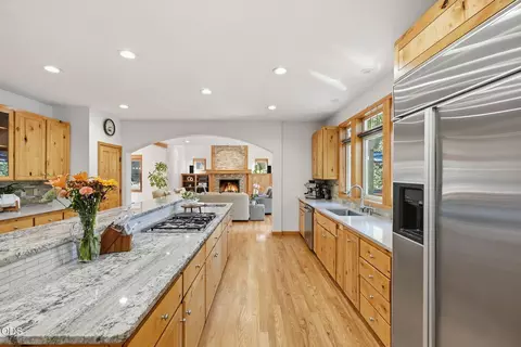 Kitchen - 3028 NW Underhill Pl, Bend, OR 97703 photo 4 of 5