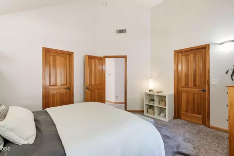 Bedroom - 3028 NW Underhill Pl, Bend, OR 97703 photo 6 of 6