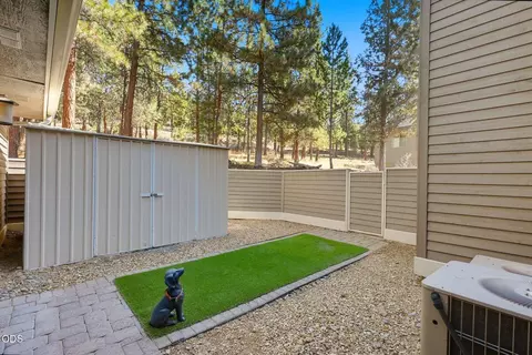Exterior - 3028 NW Underhill Pl, Bend, OR 97703 photo 8 of 16