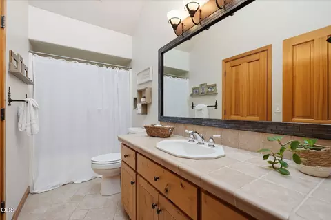 Bath - 3028 NW Underhill Pl, Bend, OR 97703 photo 5 of 5