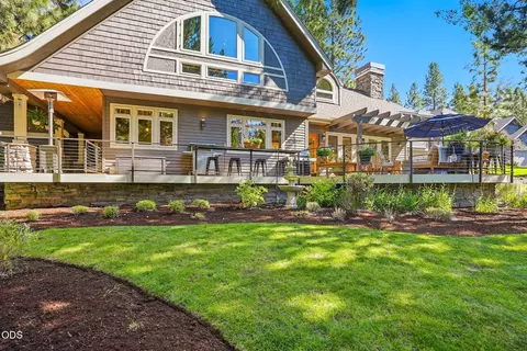 Exterior - 3028 NW Underhill Pl, Bend, OR 97703 photo 6 of 16
