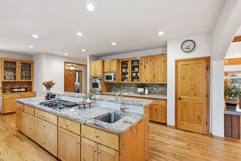 Kitchen - 3028 NW Underhill Pl, Bend, OR 97703 photo 5 of 5