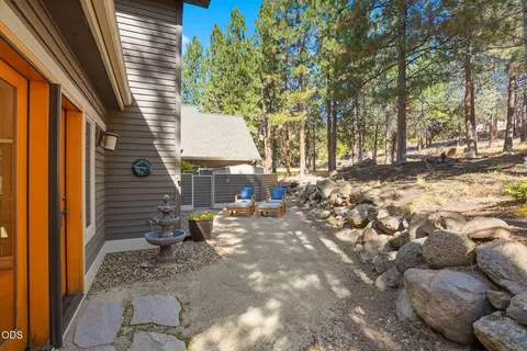 Exterior - 3028 NW Underhill Pl, Bend, OR 97703 photo 9 of 16