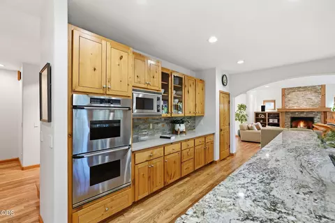 Kitchen - 3028 NW Underhill Pl, Bend, OR 97703 photo 3 of 5