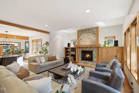 Living - 3028 NW Underhill Pl, Bend, OR 97703 photo 2 of 4
