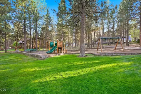 Exterior - 3028 NW Underhill Pl, Bend, OR 97703 photo 15 of 16