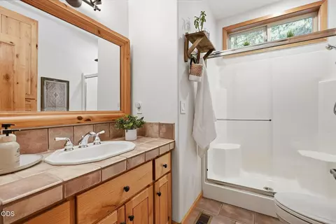 Bath - 3028 NW Underhill Pl, Bend, OR 97703 photo 1 of 5