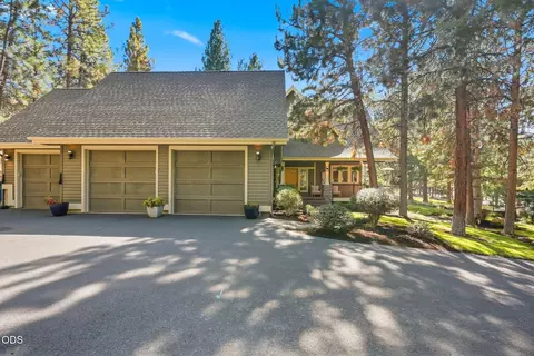 Exterior - 3028 NW Underhill Pl, Bend, OR 97703 photo 2 of 16