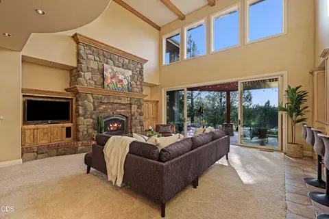 Living - 61445 Gosney Rd, Bend, OR 97702 photo 2 of 5
