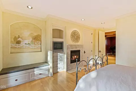 Bedroom - 61445 Gosney Rd, Bend, OR 97702 photo 2 of 5