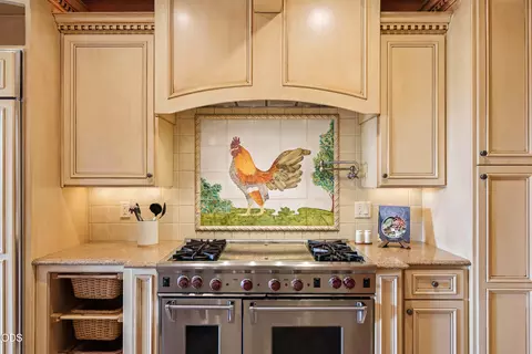 Kitchen - 61445 Gosney Rd, Bend, OR 97702 photo 4 of 5