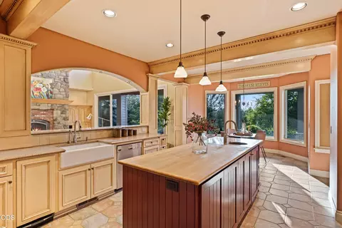 Kitchen - 61445 Gosney Rd, Bend, OR 97702 photo 5 of 5