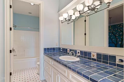 Bath - 61445 Gosney Rd, Bend, OR 97702 photo 7 of 8