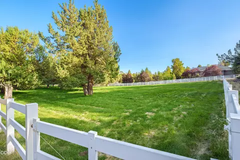 Exterior - 61445 Gosney Rd, Bend, OR 97702 photo 15 of 19