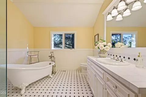 Bath - 61445 Gosney Rd, Bend, OR 97702 photo 2 of 8