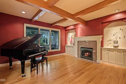 Living - 61445 Gosney Rd, Bend, OR 97702 photo 1 of 5