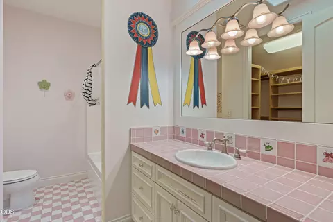 Bath - 61445 Gosney Rd, Bend, OR 97702 photo 8 of 8