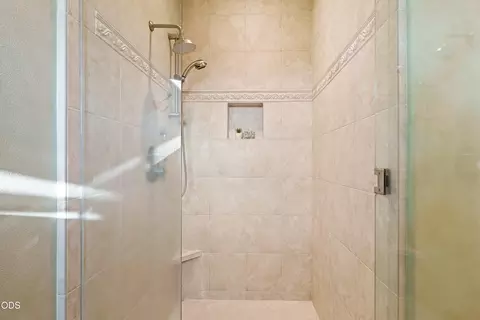 Bath - 61445 Gosney Rd, Bend, OR 97702 photo 6 of 8