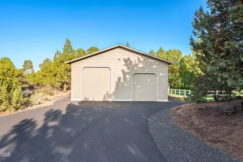 Exterior - 61445 Gosney Rd, Bend, OR 97702 photo 7 of 19