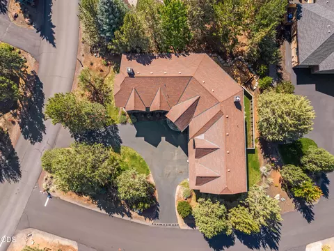 View/Area - 515 Nutcracker Dr, Redmond, OR 97756 photo 7 of 9