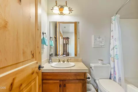 Bath - 515 Nutcracker Dr, Redmond, OR 97756 photo 6 of 7