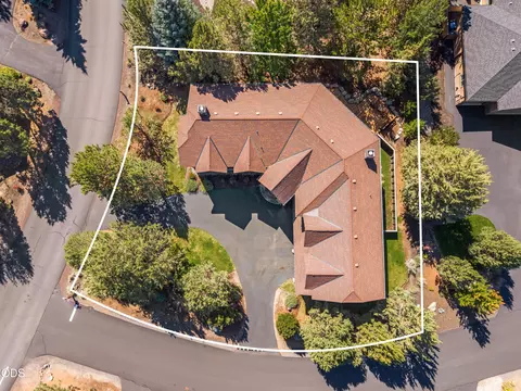View/Area - 515 Nutcracker Dr, Redmond, OR 97756 photo 6 of 9