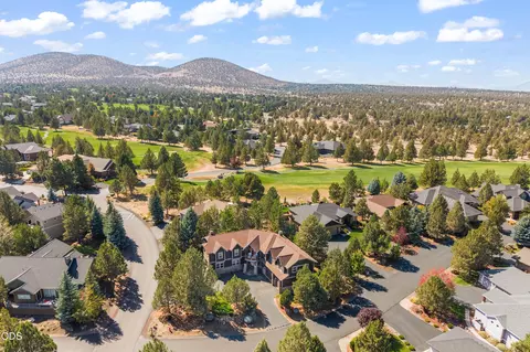 View/Area - 515 Nutcracker Dr, Redmond, OR 97756 photo 1 of 9