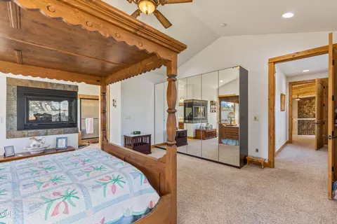 Bedroom - 515 Nutcracker Dr, Redmond, OR 97756 photo 3 of 5