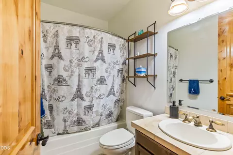 Bath - 515 Nutcracker Dr, Redmond, OR 97756 photo 5 of 7