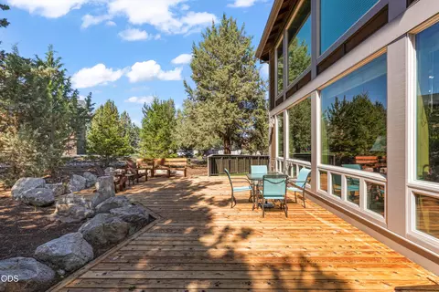 Exterior - 515 Nutcracker Dr, Redmond, OR 97756 photo 6 of 11