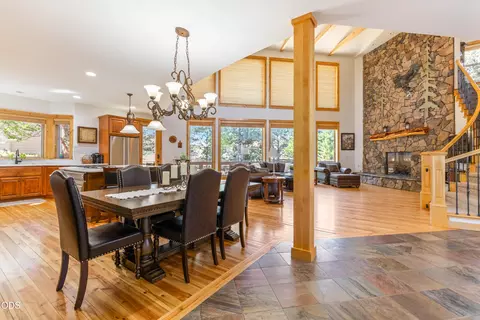 Dining - 515 Nutcracker Dr, Redmond, OR 97756 photo 2 of 2