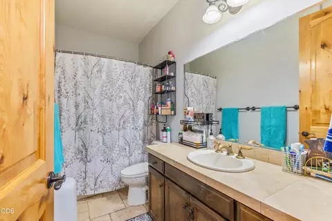 Bath - 515 Nutcracker Dr, Redmond, OR 97756 photo 4 of 7