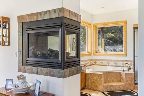 Bath - 515 Nutcracker Dr, Redmond, OR 97756 photo 2 of 7