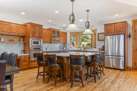 Kitchen - 515 Nutcracker Dr, Redmond, OR 97756 photo 1 of 5