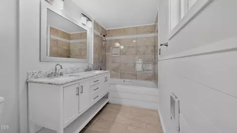 Bath - 63266 Vogt Rd, Bend, OR 97701 photo 1 of 2