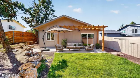 Exterior - 63266 Vogt Rd, Bend, OR 97701 photo 4 of 5