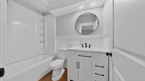 Bath - 63266 Vogt Rd, Bend, OR 97701 photo 2 of 2
