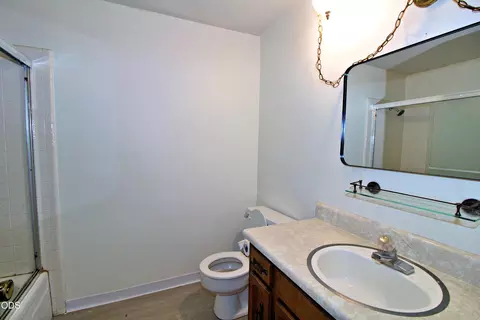 Bath - 1784 Stringer Gap Rd, Grants Pass, OR 97527 photo 2 of 2