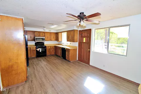 Kitchen - 1784 Stringer Gap Rd, Grants Pass, OR 97527 photo 2 of 2