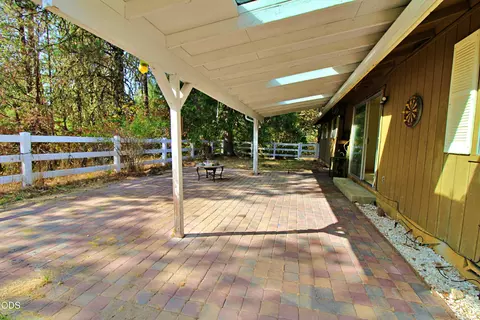 Exterior - 1784 Stringer Gap Rd, Grants Pass, OR 97527 photo 3 of 10