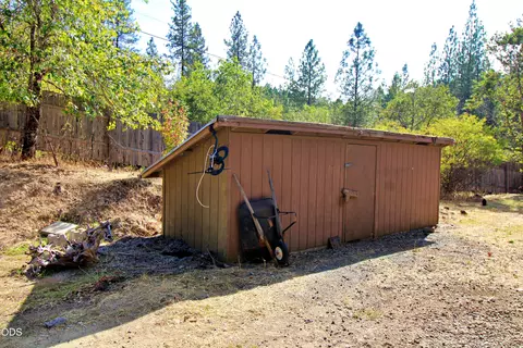 Exterior - 1784 Stringer Gap Rd, Grants Pass, OR 97527 photo 10 of 10