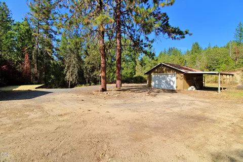 Exterior - 1784 Stringer Gap Rd, Grants Pass, OR 97527 photo 6 of 10