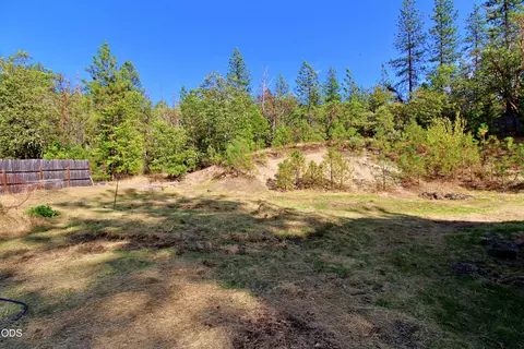 Exterior - 1784 Stringer Gap Rd, Grants Pass, OR 97527 photo 7 of 10