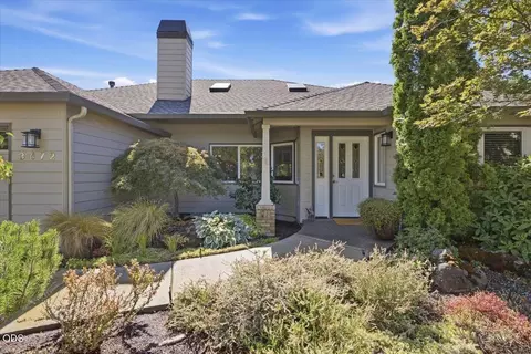 3472 Blue Blossom Dr, Medford, OR 97504